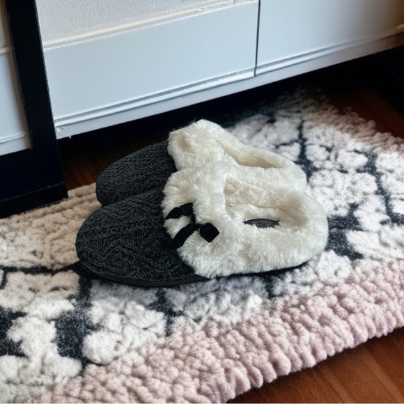 RACHEL Rachel Roy Black White Chenille Knit Fur Bow Slip-On Memory Foam Slippers - Picture 1 of 7